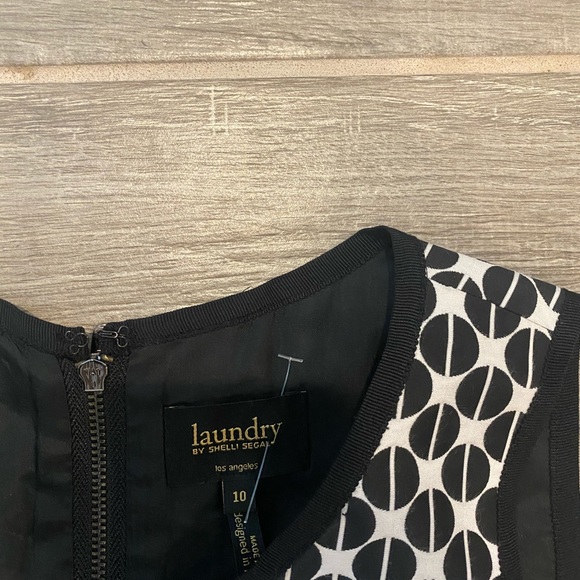 Laundry Dress - Picture 2 of 3